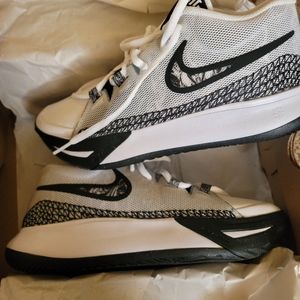 Nike Kyrie Flytrap size 7